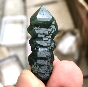 内蒙古産緑水晶・11g（中国産鉱物標本）