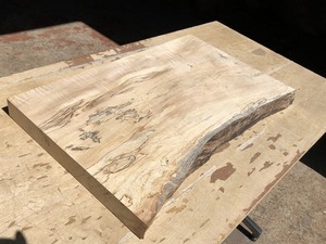 送料無料！【S557F】栃 580×310～360×42㎜ スポルテッド乾燥材 木工 DIY 材木 天然木 無垢材《銘木すずめや》