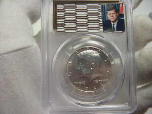 Liberty ハーフダラー　ケネディ銀貨　１９６４年　「本物保証」　直径30.4ｍｍ。スラブケース入り。２０２３年没後６０年記念の美品。
