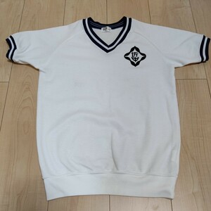 【体操服】サンクラウン（和信）　V首半袖シャツ　紺２本ライン　体操服　150(SS)サイズ　中学校校章 　難あり