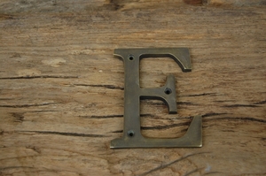 真鍮　アルファベット文字　Ｅ　ブラス　真鍮金具 真鍮金物　看板　カンバン　店舗用品 ハンドメイド　ＤＩＹ