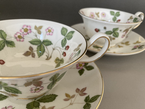 WEDGWOOD ウェッジウッド WILD STRAWBERRY ワイルド ストロベリー ティーカップ＆ソーサ 2客セット