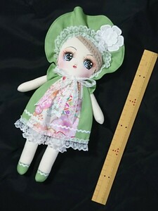 昭和レトロ風、手作り文化人形。ハンドメイドドール。黄緑色、薄茶髪、和柄、白レース。新品。