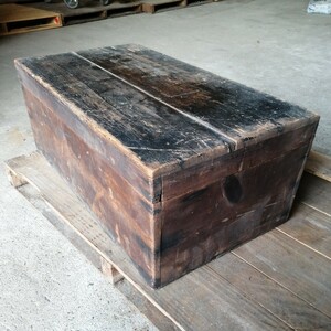 佐賀発 木箱 木製 菓子箱 宝箱 マイナスネジ使用 昔の木箱 アジある レトロ 古道具 テーブル 台 アンティーク (約725×400×高275mm)