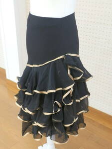Leirena 黒×ゴールド4段スカート