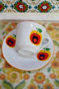 [C134] 昭和レトロポップ　フルーツカップ＆ソーサー　いちご　アップル　1970年代デッドストック　アンティーク　食器　コーヒーカップ