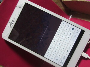 ジャンク au　kyocela qua　tab 01　kyt31　os:5(多分)　タブレット　8型　白　難　2-6258