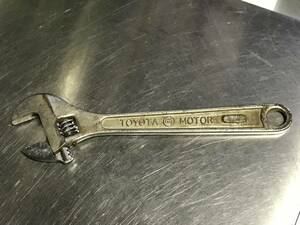 当時物！カタカナロゴ「トヨタ」250mmモンキーレンチ/TOYOTA MOTOR（中古品）ＫＴＣ製ビンテージ旧ロゴ旧車整備　いい味出てます！