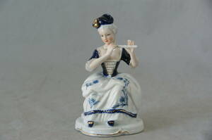 陶器製 西洋人形 フルートを吹く婦人 置物