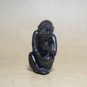 鉄木 置物 猿 木彫品 木製 彫刻品 現品お渡し サル na07-g2-16