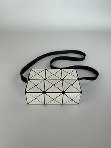 【BAO BAO ISSEY MIYAKE】CUBOID ショルダー バッグ ホワイト