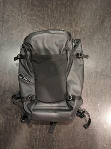 デサント(DESCENTE) バックパック エアロストリームバックパック 20L DMAPJA10-BK