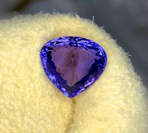 ハートシェイプの鮮やかなブルーのタンザナイト宝石 6.20 カラット。 Heart Shape Vivid Blue Tanzanite Gemstone 6.20 Ct.