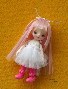 ピンクの髪のミニセリアちゃん（体長　約11ｃｍ）