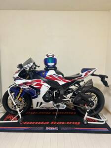 最終出品HONDA CBR1000RR-R FIREBLADE SP 30th Anniversary SC82 CBR30周年記念のアニバーサリー限定カラー　走行1Kmのほぼ新車