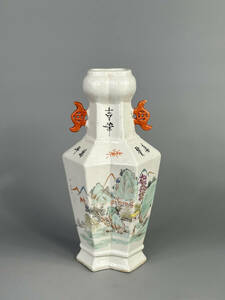中国美術　清朝　清代　粉彩　浅降彩山水文如意耳八方瓶　在銘有　花瓶　花器　唐物　古物　