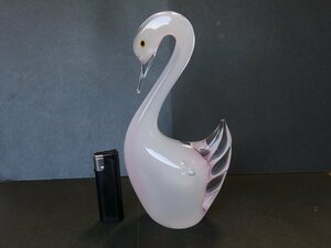 ★ガラス工芸【淡いピンクの可憐な白鳥】サイズ：11.3×8.2×高さ22.5cm　インテリア 置物