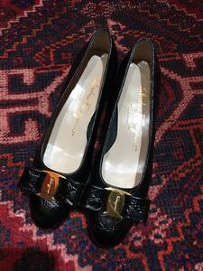 新品未使用Salvatore Ferragamo VARA サルヴァトーレフェラガモヴァラクロコ型押しレザーパンプス 4 1/2 B