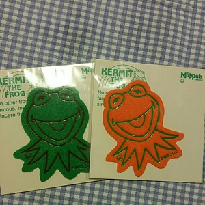 【新品未開封】 The Muppets KERMIT THE FROG STICKER ２枚セット ／　ディズニー セサミストリート カエル　ステッカー