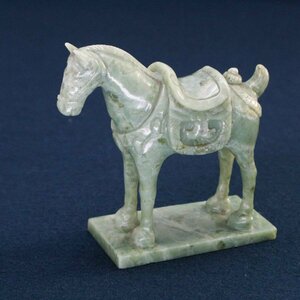 翡翠 ヒスイ 天然石 彫刻 馬の置物 オブジェ 幅10.5cm 縁起物◆817f24