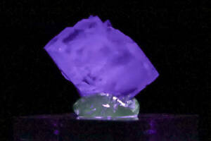 心地よい 美紫蛍光 天然 アイス フローライト 2.7g 鉱物 標本｜フランス最大の鉱床 Marsanges Mine産