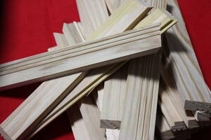 ヒノキ材 檜 端材 溝つき 板 小片 / おせち重側面部分 / 工作に 木工材料 ◇。