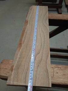 楠　くす　荒材　No.240522-C　無垢　乾燥材　板（長さ600㎜ｘ幅155㎜ｘ厚み27㎜）1枚　木材　DIY　棚板　小物作りに