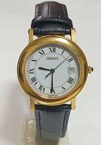 稼働品 GUCCI 7200M メンズ腕時計 白色ローマ数字文字盤 三針デイト付き 新品電池 