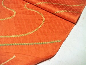 着物はぎれ（古布）正絹綸子菱地紋　オレンジ 　本絞り流水文　 (37x242cm)