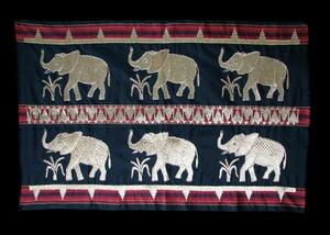 インドネシア・スマトラ島ランプンの金刺繍タペストリー（6象）