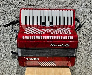 アコーディオン　トンボ　グランディール　TOMBO GRANDAILE　GT-32　中古美品　ソフトケース　譜面台付