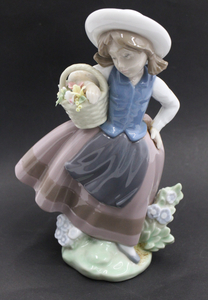 【ト静】 ★ LLADRO リヤドロ フィギュリン 花 陶器人形 女の子 インテリア 置物 少女 陶器 高さ 約17㎝ 中古現状品 画像参照 GA613GCG62