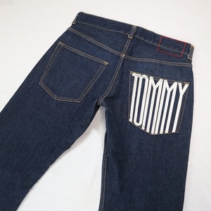 TOMMY HILFIGER トミーヒルフィガー 濃紺ストレートジーンズ ロゴプリント テーパードデニムパンツ メンズ 日本製 Mサイズ