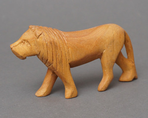 アフリカ　ケニア　ライオン　木彫り　置き物　Mサイズ　オブジェ　彫刻　動物