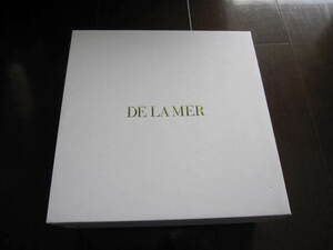 新品　未使用　非売品　DE LA MER　ドゥラメール　ギフトボックス　スクエア型　縦21cm×横21cm×幅9.5cm