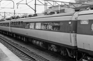[鉄道写真] サシ481-56 雷鳥号の食堂車 金沢駅にて (2702)