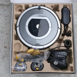 iRobot Roomba ルンバ ロボット掃除機 クリーナー 780 お掃除ロボット 交換部品付 家庭用品 箱付き ZA370