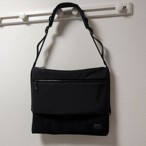 UNTRACK OUTDOOR CE Shoulder Bag Ｍ アントラック ショルダーバッグ ブラック コーデュラナイロン