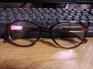 老眼鏡 ＋2.0ブルーライト約40％カット 超軽量。②