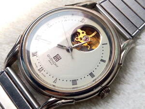 美品　GIVENCHY　PARIS　SWISSMADE　ジバンシー　ジバンシィ　　セミスケルトンオープンハート　裏スケルトン　メンズ腕時計