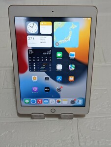 ☆稼働品☆ Apple iPad 6世代 MRJN2J/A Wi-Fi iOS 17.4.1ストレージ32GB ゴールド A1893 箱付き 初期化/1円〜