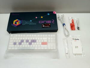 99-KE843-100: Ducky　One 2 TKL RGB Pure White Cherry シルバー軸 銀 英語配列 メカニカルキーボード 動作確認済