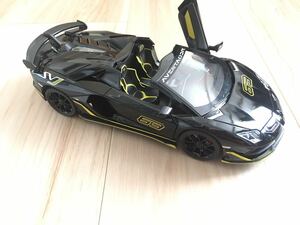 日本未発売 lamborghini aventador svj roadster 63 1/24サイズ ミニカー ランボルギーニ アヴェンタドール ロードスター Bburago maisto