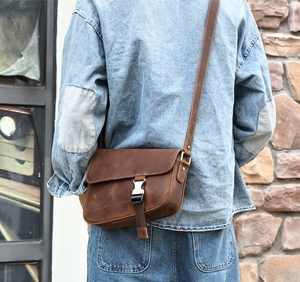 高品質★ショルダーバッグ 本革 メンズ 斜め掛けバッグ ナッパーレザー 大容量 iPad対応 アウトドア カジュアル 鞄 
