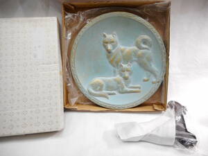 ☆1円スタート☆金属製　飾皿　イヌ　在銘　渡辺環水　日展作家　鉄皿 浮彫犬図　レリーフ dog　美術工芸　記念品　箱入り