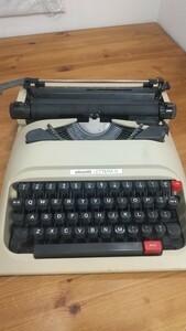 タイプライター olivetti　lettera 12　ジャンク