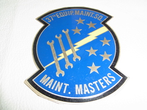 ■美品 希少 米軍放出品 1970～1980年代！『37th EQUIP.MAINT.SQ. MAINT.MASTERS』部隊章 金属製 看板 プレート 縦12.7ｃｍ 横9.9ｃｍ