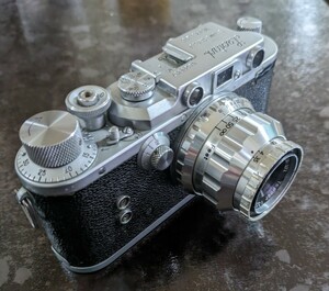 レオタックスカメラ＋トプコン50/3.5です。