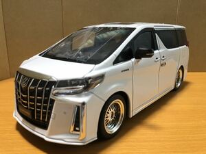 1/18 トヨタ アルファード 30系 Toyota Alphard 