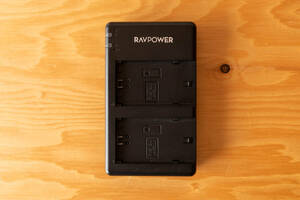 即決☆送料無料☆RAVPower NP-FZ100 急速充電器 USB デュアル バッテリーチャージャー ソニー SONY BC-QZ1 互換 RP-BC028